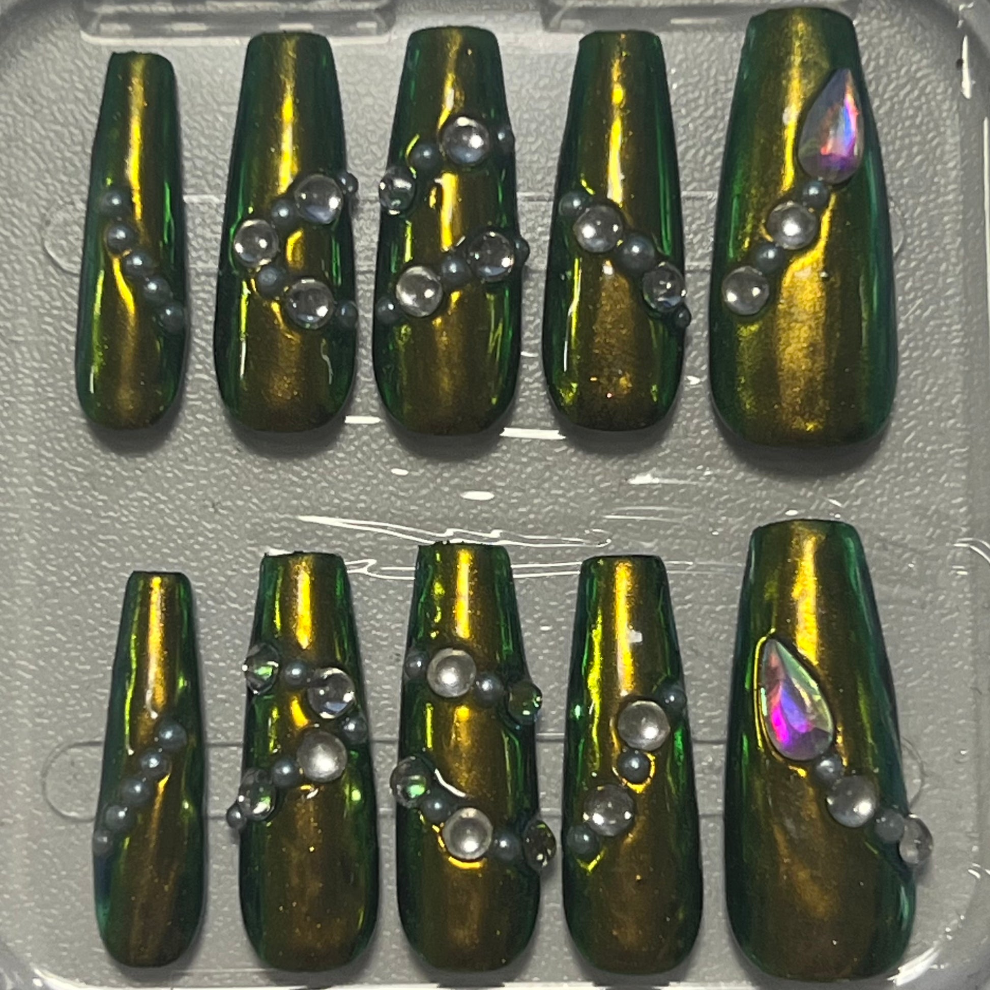 NailZagreb Emerald Snake Eye Chrome Press On Nails with Pearl Gem Design